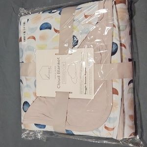 Brand new never opened Little sleepies Luna oversized cloud blanket